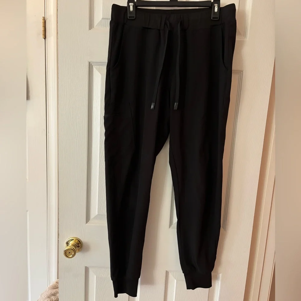 Cozyfit Womens Scrubs 3 Pocket Top and 5 Pocket Joggers in Black size Large - Picture 6 of 8
